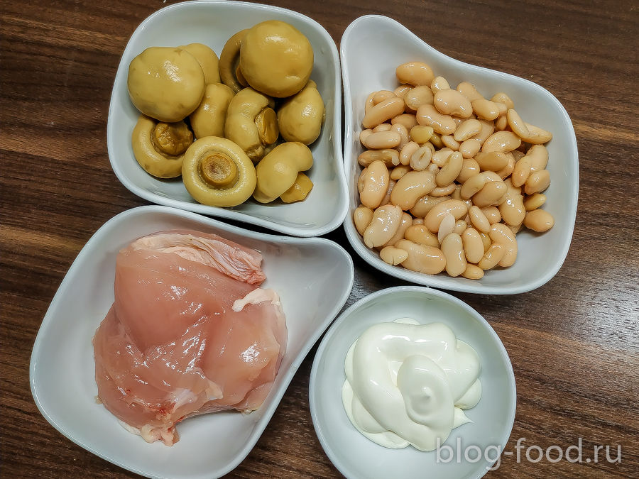 Тушеная фасоль с грибами и курочкой - рецепт с рачетом калорийности и БЖУ