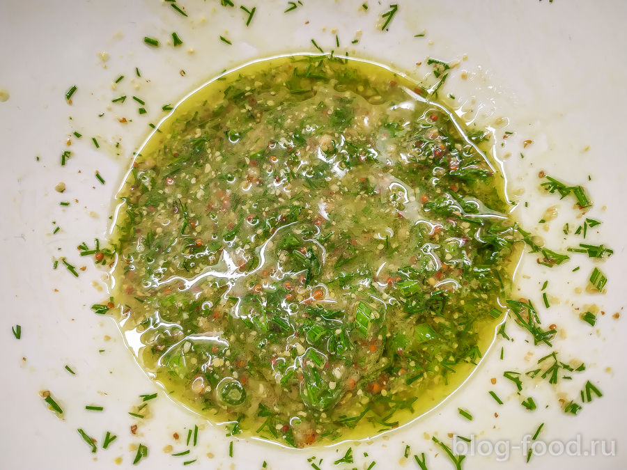 Тёплый салат из лосося со спаржей