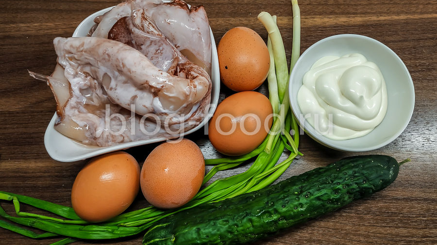 Как приготовить Салат с кальмаром огурцом и яйцом рецепт пошагово