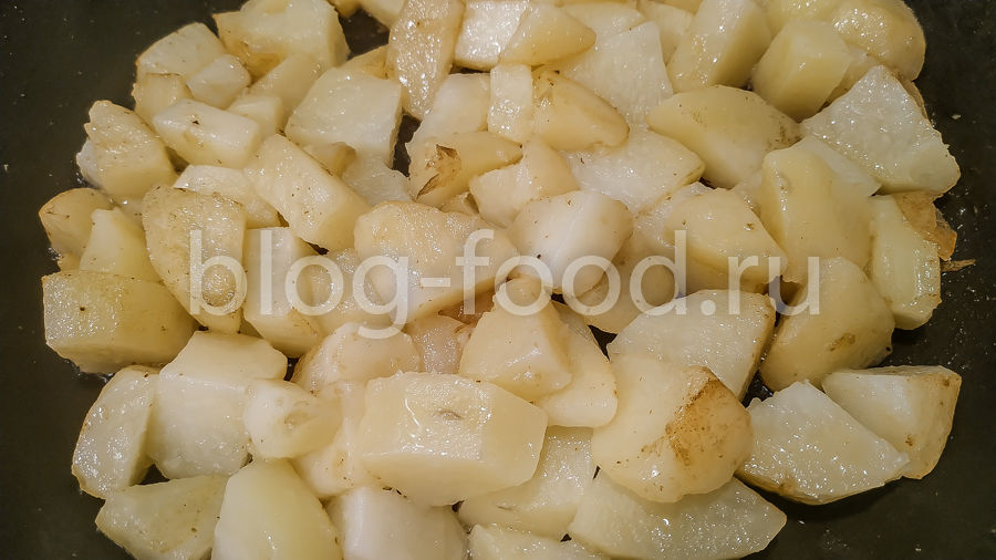 Тёплый картофельный салат с беконом
