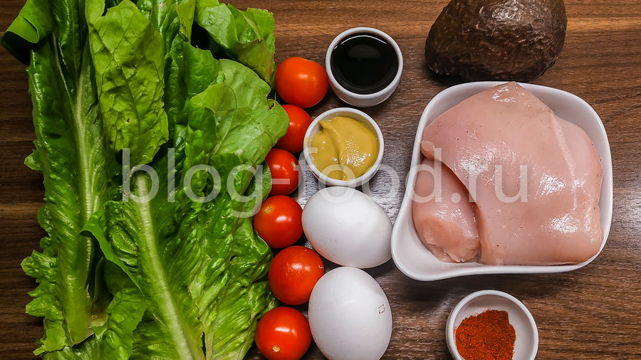 Салат с курицей и авокадо
