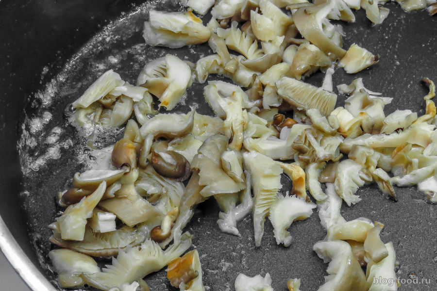 Омлет с грибами и сыром