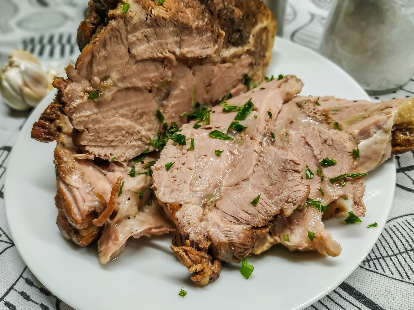 Скажи свинье «Приготовься!»: пошаговый рецепт идеально нежной буженины в духовке